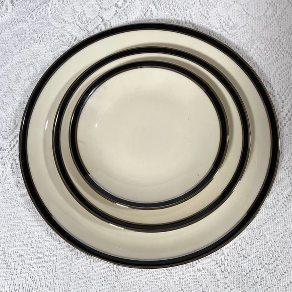 AMERICAN MANOR Ebony, Shenango- 5 Piece Place Setting, Black Band, Platinum Trim - Picture 4 of 11